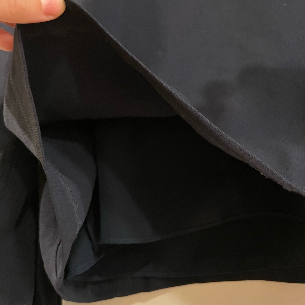 Club Monaco cropped blouse with pleated cuffs - Picture 7 of 8